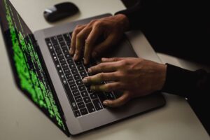 Czy można zostać programistą bez studiów IT